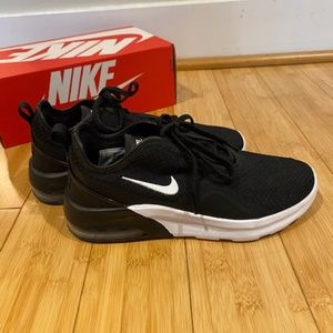 Nike Air Max Motion 2